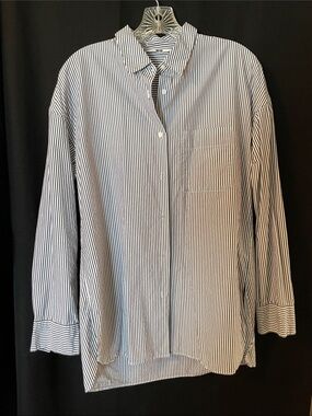 Uniqlo Black and White Pin Stripe Shirt | size Medium | 100% Cotton